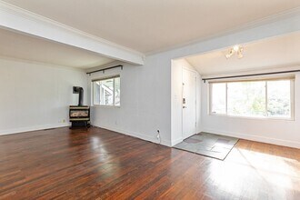 756 N 103rd St in Seattle, WA - Building Photo - Building Photo