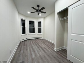 1015 Flora St in Elizabeth, NJ - Building Photo - Building Photo