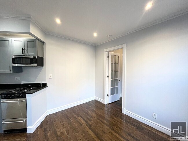 E 13TH ST. in New York, NY - Building Photo - Building Photo