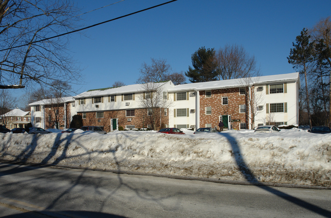 125 E High St in Ballston Spa, NY - Building Photo