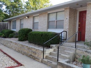 Kerrville Oaks Apartments in Kerrville, TX - Building Photo - Building Photo