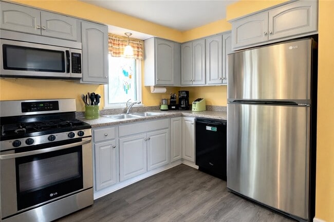 37 Penhurst Rd in Brighton, NY - Building Photo - Building Photo