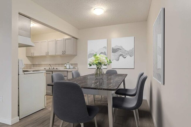 Jason Apartments in Medicine Hat, AB - Building Photo - Building Photo