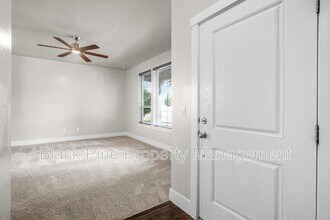 1764 W Heavy Timber Dr in Meridian, ID - Building Photo - Building Photo