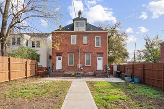 1229 S High St in Columbus, OH - Foto de edificio - Building Photo