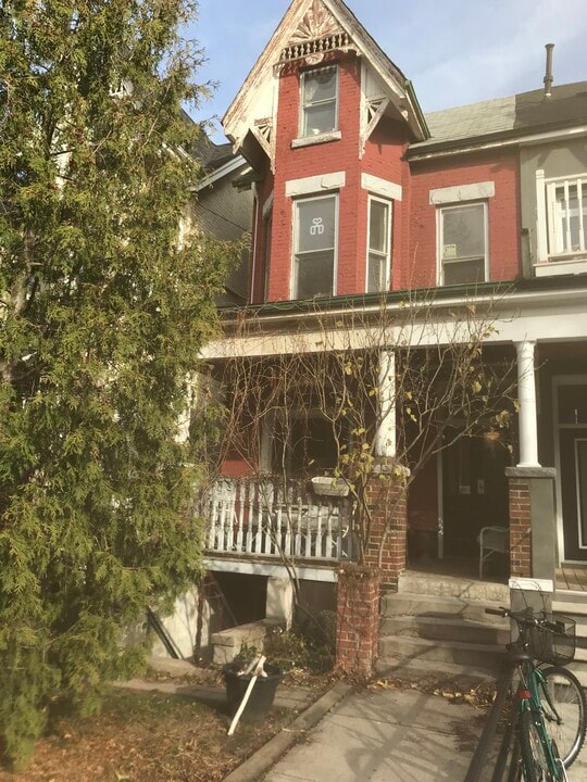 21 Borden St in Toronto, ON - Building Photo