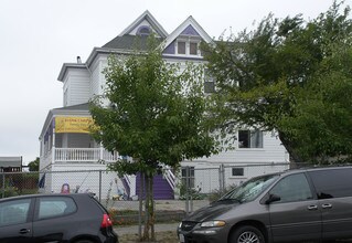 2383 E 27th St in Oakland, CA - Building Photo - Building Photo