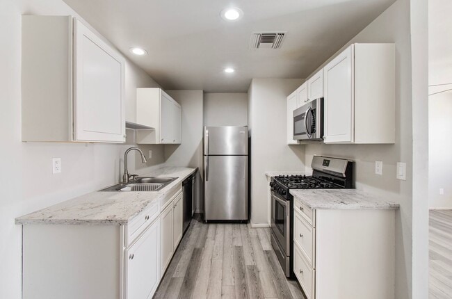 property at 1131 E Lee St