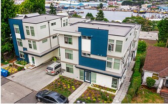 910 W Emerson St in Seattle, WA - Building Photo
