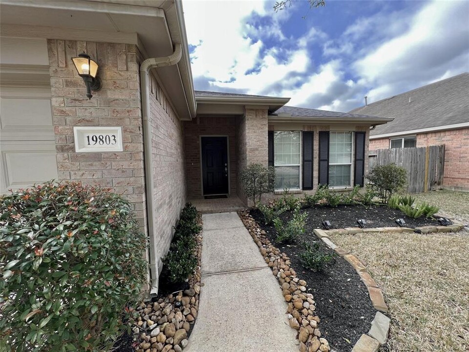 19803 Sternwood Manor Dr in Spring, TX - Foto de edificio