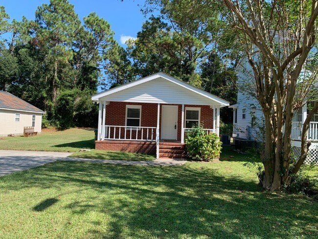 215 Hillsdale Dr