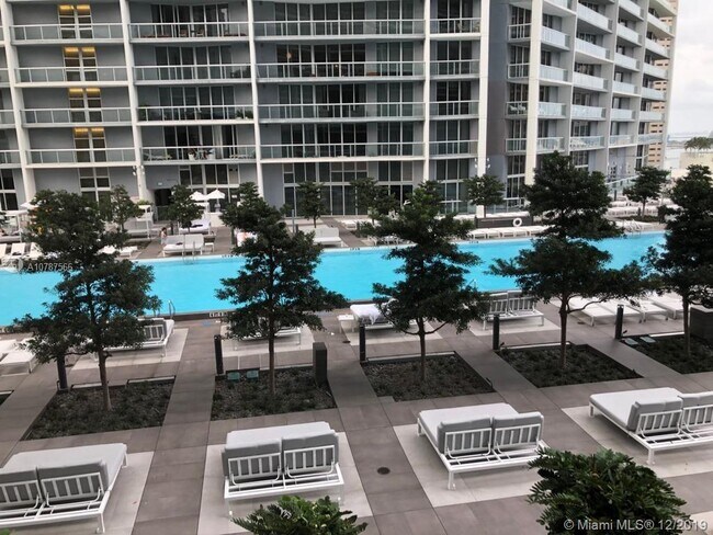 475 Brickell Ave, Unit 610 in Miami, FL - Foto de edificio - Building Photo