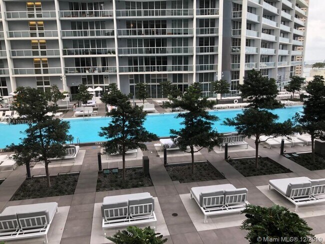 475 Brickell Ave, Unit 610 in Miami, FL - Building Photo - Building Photo