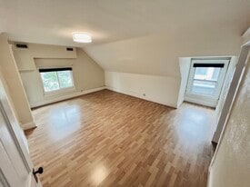 304 Cedar Lake Rd S, Unit 3 in Minneapolis, MN - Building Photo