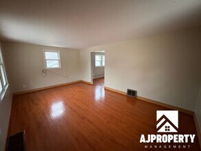 1925 S Lake Ave in Sioux Falls, SD - Building Photo - Building Photo