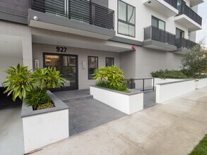 927 Fedora St in Los Angeles, CA - Foto de edificio - Building Photo