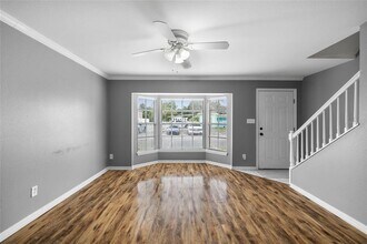 37250 Embassy Pk Ln in Dade City, FL - Building Photo - Building Photo