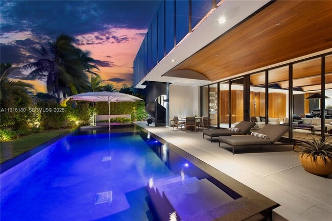 8055 Noremac Ave in Miami Beach, FL - Building Photo - Building Photo