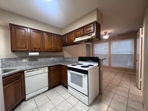 10810 Sugar Hill Dr in Houston, TX - Building Photo - Building Photo
