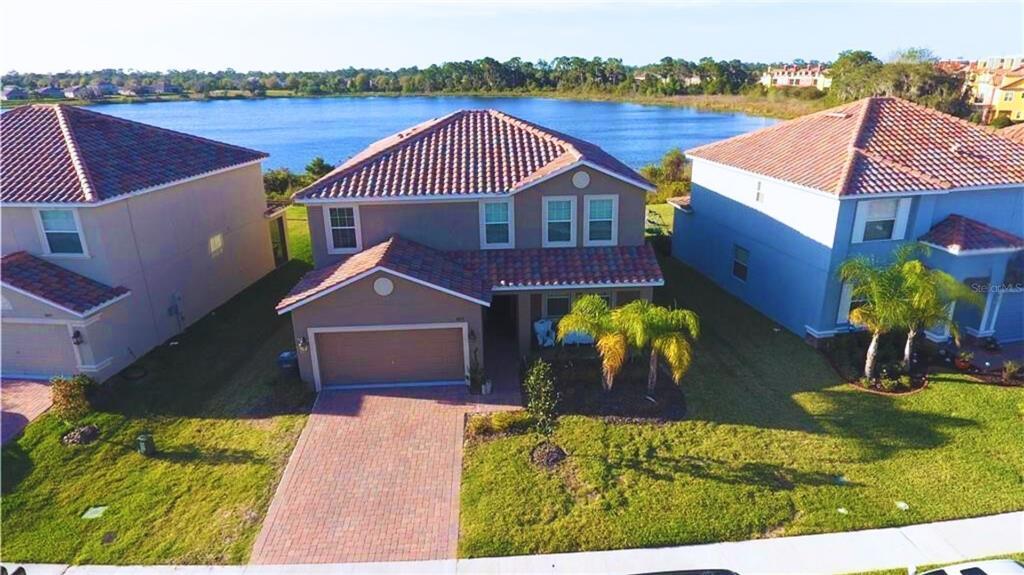 2037 Lakeside Ave in Davenport, FL - Building Photo