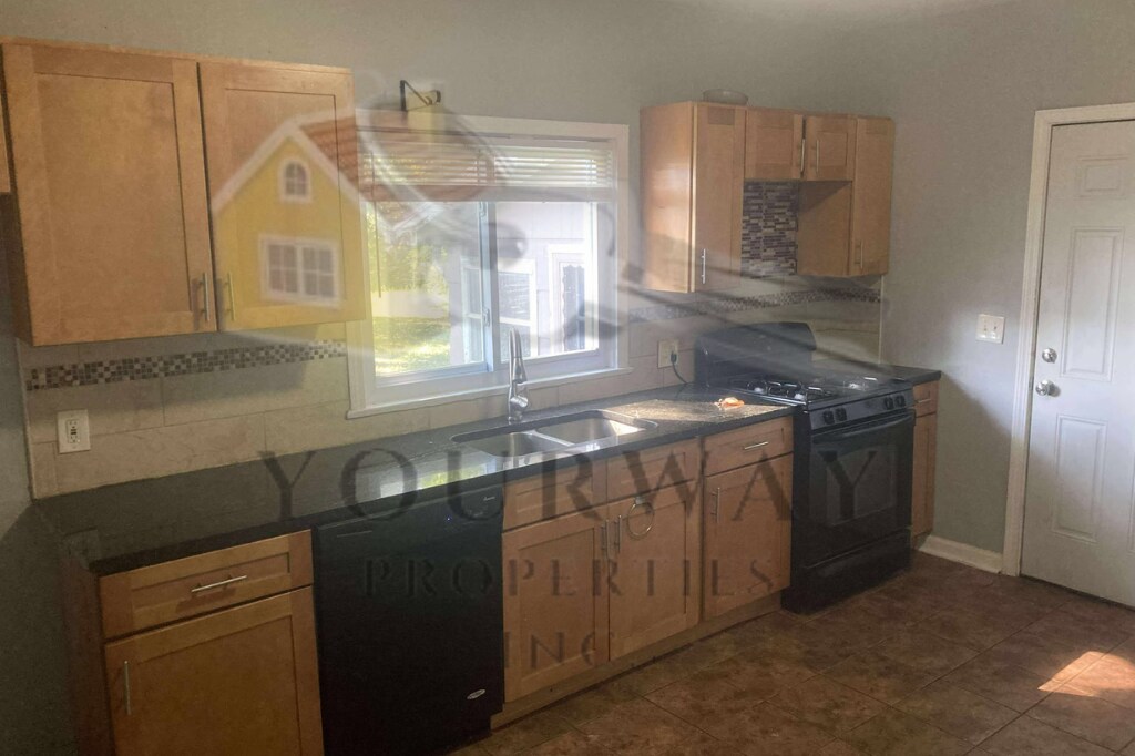 883 Brown Rd in Irondequoit, NY - Building Photo