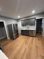 162 Fox St, Unit 2nd in Bridgeport, CT - Building Photo