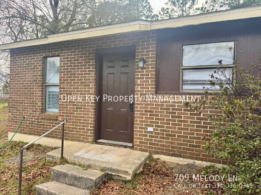 709 Melody Ln in Dothan, AL - Building Photo