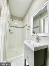 719 Reservoir St photo'