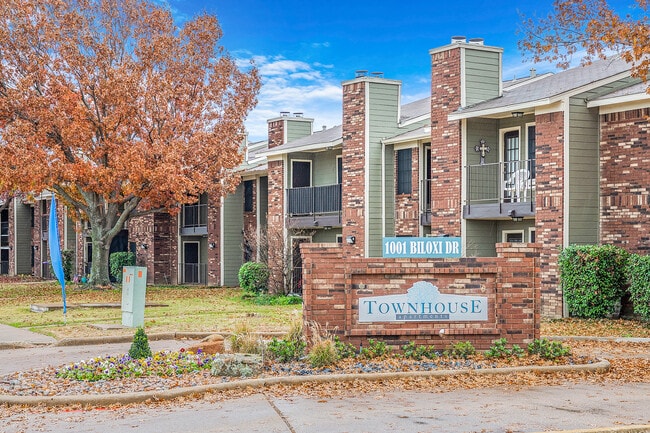 Townhouse Apartments