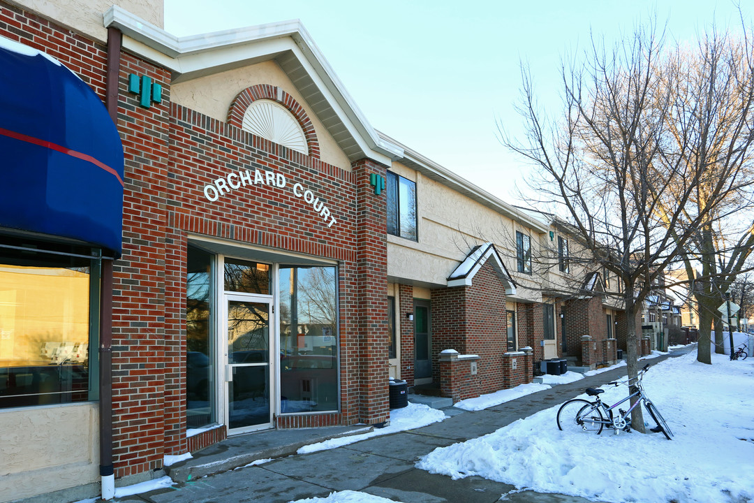 Orchard Court in Madison, WI - Foto de edificio