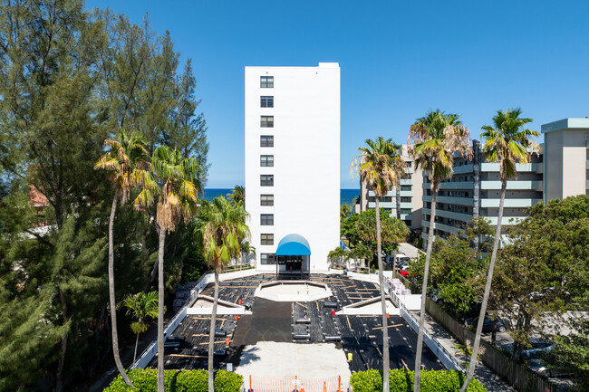 Pompano Ocean Club in Pompano Beach, FL - Foto de edificio - Building Photo