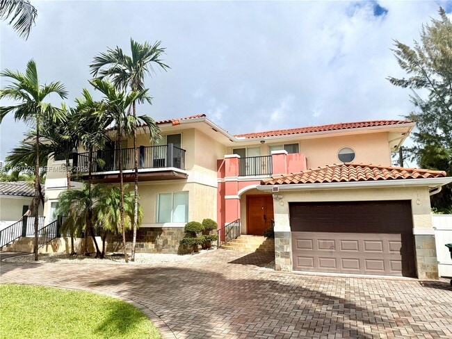 211 189th Terrace in Sunny Isles Beach, FL - Building Photo - Building Photo