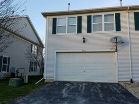 2541 Hillsboro Blvd in Aurora, IL - Building Photo