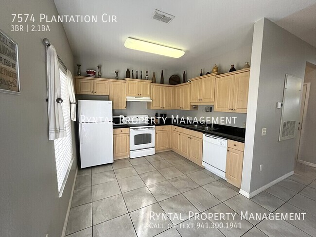 7574 Plantation Cir in Bradenton, FL - Building Photo - Building Photo