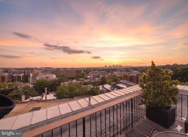 2129 Florida Ave NW, Unit 408 in Washington, DC - Foto de edificio - Building Photo