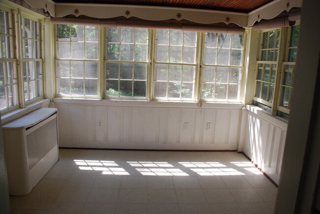 743 Storrs Rd in Mansfield, CT - Building Photo - Building Photo