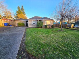 925 Laurel Ln in Oregon City, OR - Building Photo