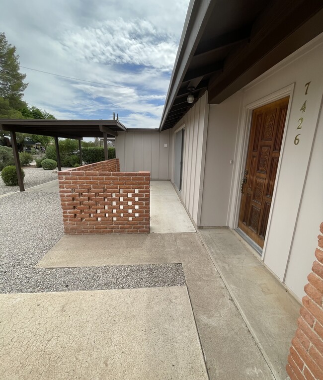 7426 E Montecito Dr in Tucson, AZ - Building Photo - Building Photo