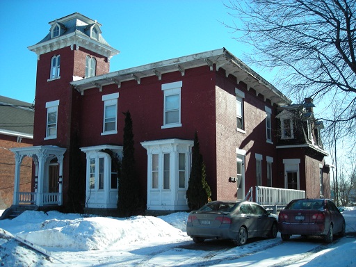 10 Macomb Ave in Plattsburgh, NY - Building Photo