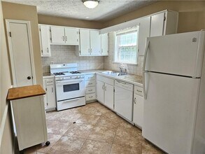 210 Apple Branch Dr in Woodstock, GA - Building Photo - Building Photo