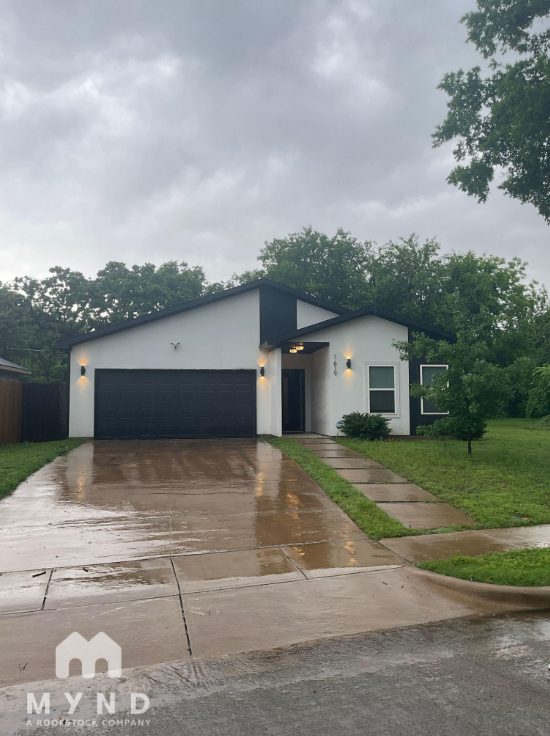 property at 1619 Poplar St