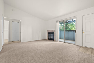 College Glen Apartments in Sacramento, CA - Building Photo - Interior Photo