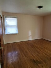 383 E 37th St in Paterson, NJ - Building Photo - Building Photo