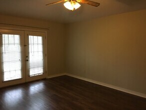 1201 Ashbourne Ln in Longview, TX - Foto de edificio - Building Photo