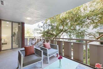 11044 Ophir Dr in Los Angeles, CA - Building Photo - Building Photo