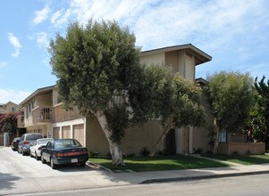 5092 Pearce St in Huntington Beach, CA - Foto de edificio - Building Photo