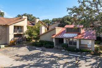 Park North Condominiums in San Marcos, TX - Foto de edificio - Building Photo