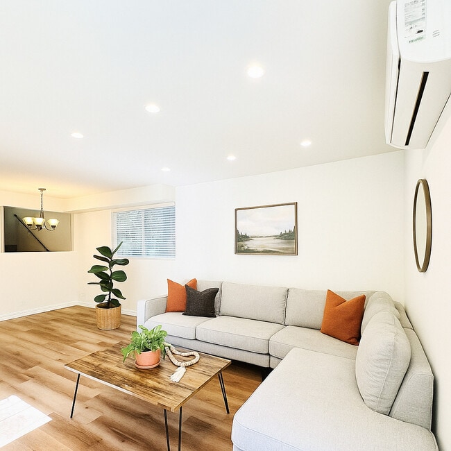 22849 Macfarlane Dr in Woodland Hills, CA - Building Photo - Building Photo