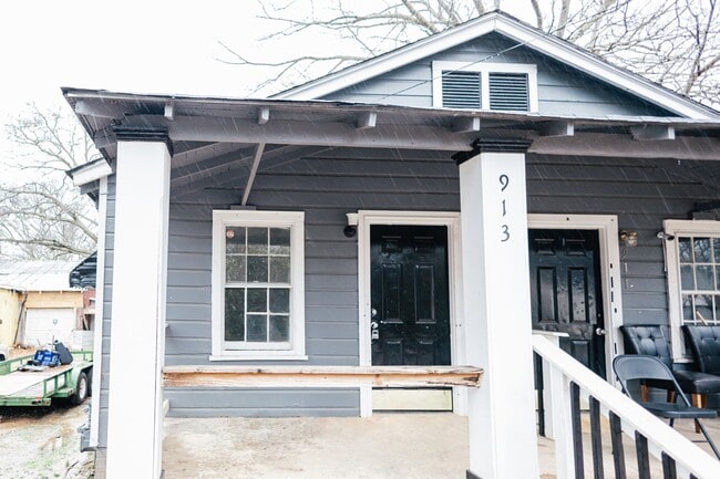 property at 911 Ray St