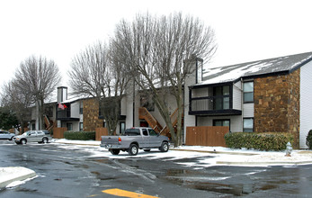 Phoenix Village Apartments in Muskogee, OK - Building Photo - Building Photo